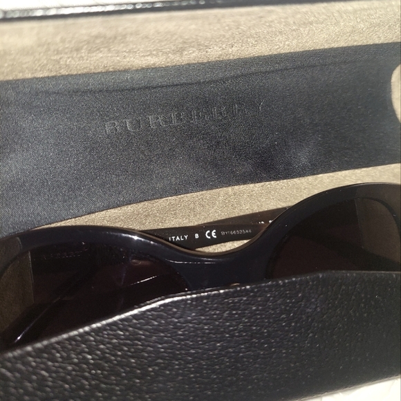 BURBERRY Sunglasses Tortoise Shell - Picture 3 of 11